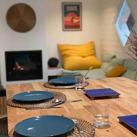 بيت للعطل House De Charme A Messanges. La Maison Bleue *